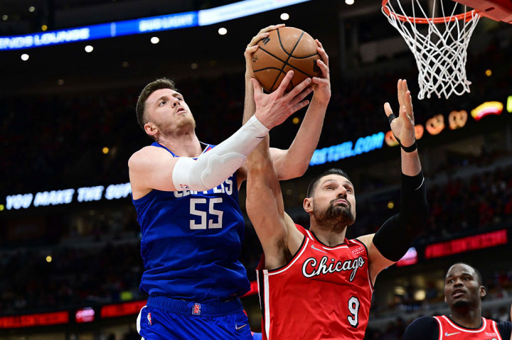 Nikola Vucevic menambahkan double-double dengan 22 poin dan 14 rebound, Zach LaVine mencetak 21 poin, Coby White memperoleh 11 poin, sedangkan Patrick Williams menyumbangkan 10 poin dan 12 rebound untuk membantu Bulls mendulang dua kemenangan berturut-turut.