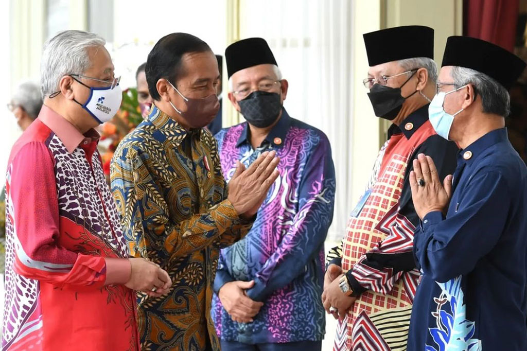 Sementara itu, Dato Sri Ismail juga memperkenalkan delegasi yang ikut mendampinginya, yakni Menteri Sumber Daya Manusia Saravanan Murugan, Menteri Komunikasi dan Multimedia Annuar Haji Musa, Menteri Pembangunan Pedesaan Mahdzir Khalid, Wakil Menteri Luar Negeri Malaysia Kamarudin Jaffar, dan anggota parlemen Tajuddin Abdul Rahman.