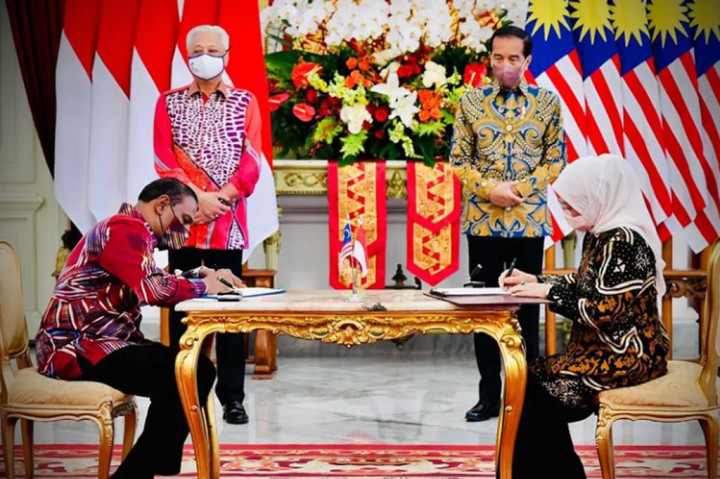 Pemerintah Indonesia melalui Menteri Ketenagakerjaan Ida Fauziyah dan Pemerintah Malaysia melalui Menteri Sumber Daya Manusia Dato Seri Saravanan Murugan melakukan penandatanganan nota kesepahaman tentang penempatan dan perlindungan pekerja migran Indonesia di Malaysia.