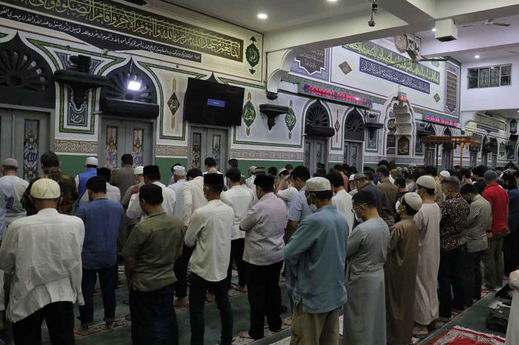  Pada hari pertama, masih sedikit jemaah yang mengikuti salat tarawih. Adapun tarawih di Masjid Al-Azhar tersebut digelar sebanyak 11 rekaat.