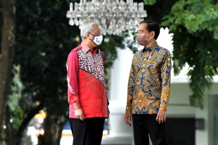 Presiden Joko Widodo menerima kunjungan Perdana Menteri (PM) Malaysia Dato Sri Ismail Sabri Yakob bersama delegasi dari Malaysia dalam kunjungan kerja di Istana Merdeka, Jakarta, Jumat, 1 April 2022. PM Malaysia tiba di Istana Merdeka sekitar pukul 10.55 WIB.