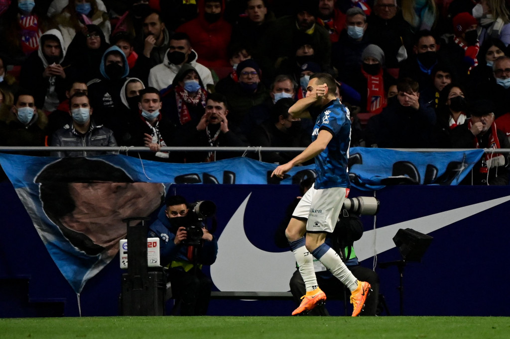 Sementara itu, Alaves cuma berhasil mencuri satu gol dari Atletico Madrid via aksi Gonzalo Escalante di menit ke-63.