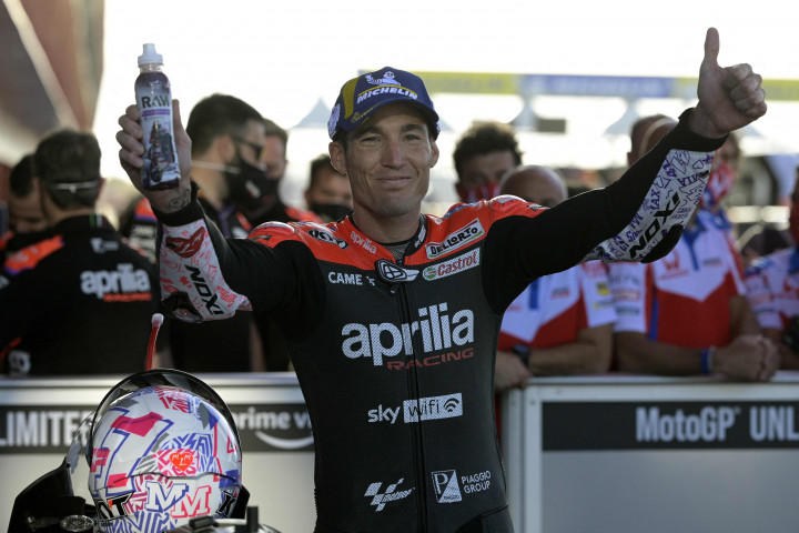 Aleix Espargaro menjadi yang tercepat usai mengukir waktu lap 1 menit 37,688 detik di lintasan sepanjang 4,8 km tersebut. 