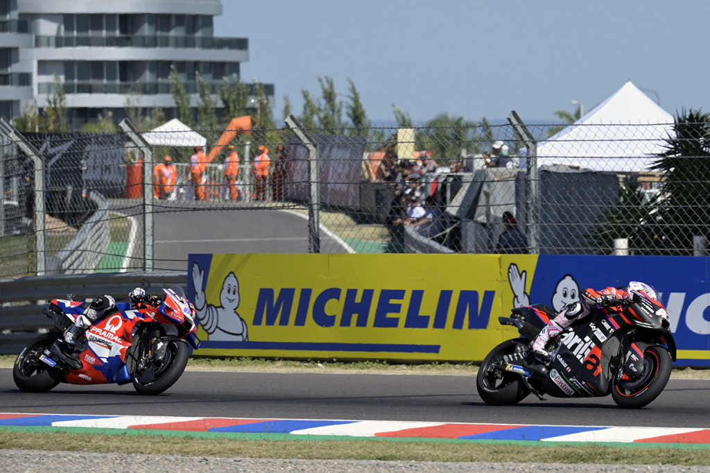 Menjalani duel sengit lawan Jorge Martin di Sirkuit Termas de Rio Hondo, Santiago, Espargaro berhasil menjadi yang tercepat.