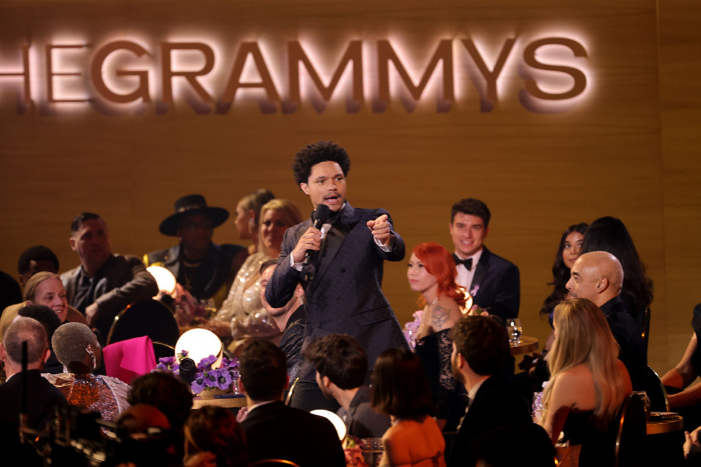 Ajang penghargaan Grammy Awards ke-64 telah sukses digelar di MGM Grand Garden Arena, Las Vegas, Amerika Serikat, Senin, 4 April 2022.