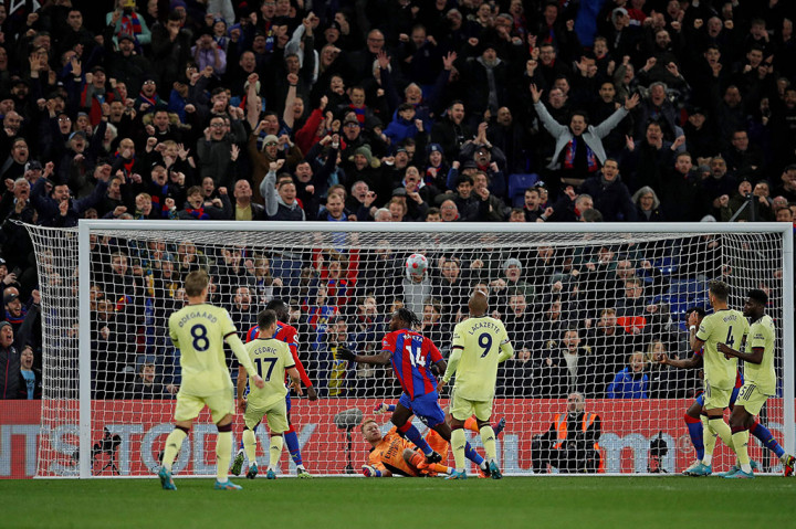 Pada babak pertama, Crystal Palace mengambil inisiatif menyerang terlebih dahulu dan berhasil memecah kebuntuan pada menit 16 lewat sundulan Jean-Philippe Mateta.