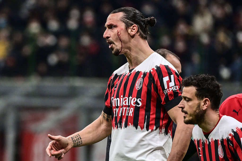 Namun wasit Livio Marinelli memilih untuk tidak memberikan kartu kuning kepada Medel - yang membuat Ibra frustrasi.