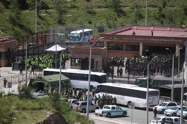 Carrillo mengatakan kepada wartawan bahwa kerusuhan telah dikendalikan setelah pengerahan 800 polisi dan 200 anggota angkatan bersenjata. 