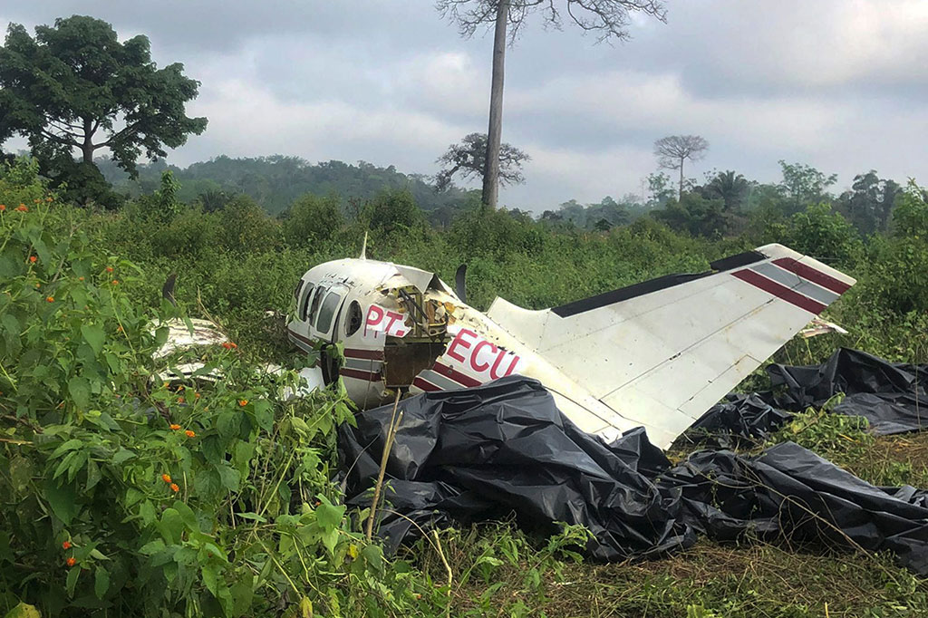  Sebuah pesawat kecil jatuh di pegunungan di Desa Purulha, utara kota Guatemala, pada 31 Maret 2022 lalu.
