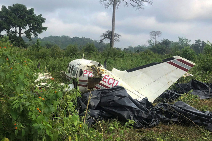  Sebuah pesawat kecil jatuh di pegunungan di Desa Purulha, utara kota Guatemala, pada 31 Maret 2022 lalu.