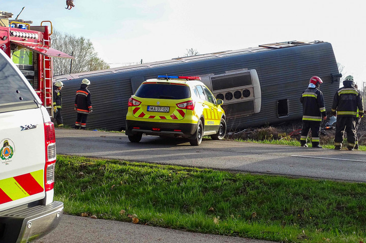 Tabrakan terjadi di sebuah persimpangan di Mindszent dekat perbatasan Hungaria-Serbia, Selasa, 5 April 2022, sekitar pukul 05:00 waktu setempat. 