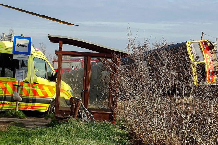 Seorang juru bicara polisi mengatakan, truk itu terdaftar di Hungaria dan membawa pekerja lokal.