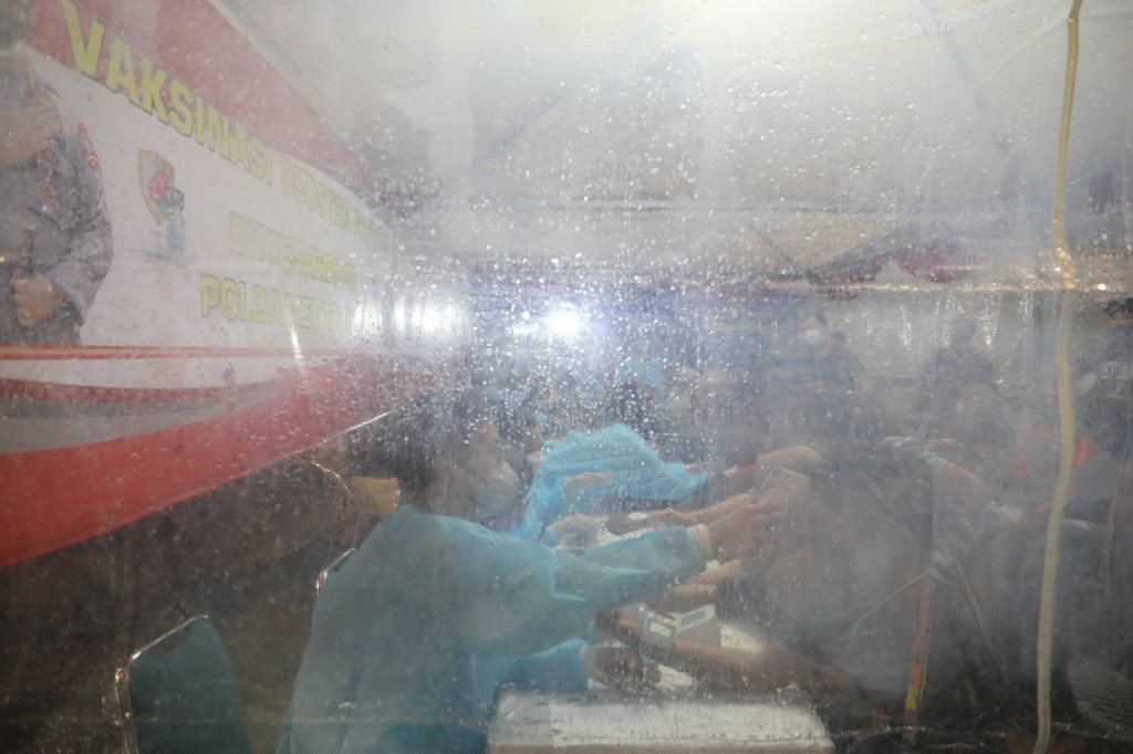 Pemerintah memberlakukan vaksin booster sebagai syarat mudik Ramadan 1443 Hijriah melalui kegiatan vaksinasi yang digelar Ditreskrimum Polda Metro Jaya. 