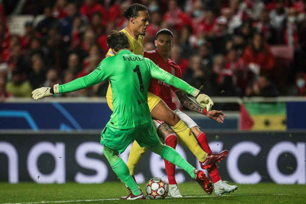 Liverpool dibuat kewalahan dengan permainan agresif Benfica yang berusaha mengejar ketinggalan. Sayang, peluang emas yang didapat Nunez dan Everton masih belum mampu menghasilkan gol.