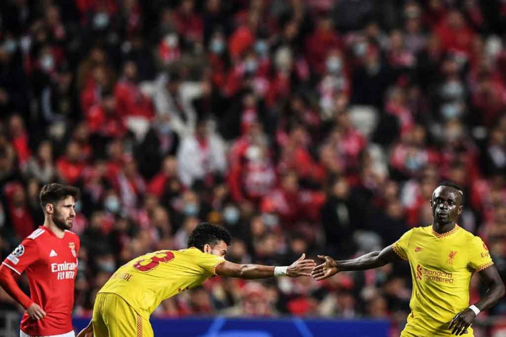 Liverpool berhasil memperbesar keunggulan pada menit ke-33. Umpan lambung Trent Alexander-Arnold disambut dengan sundulan Luis Diaz, yang mengarahkan bola ke Sadio Mane. Penyerang timnas Senegal itu tinggal menceploskan bola ke gawang. Kedudukan menjadi 2-0.