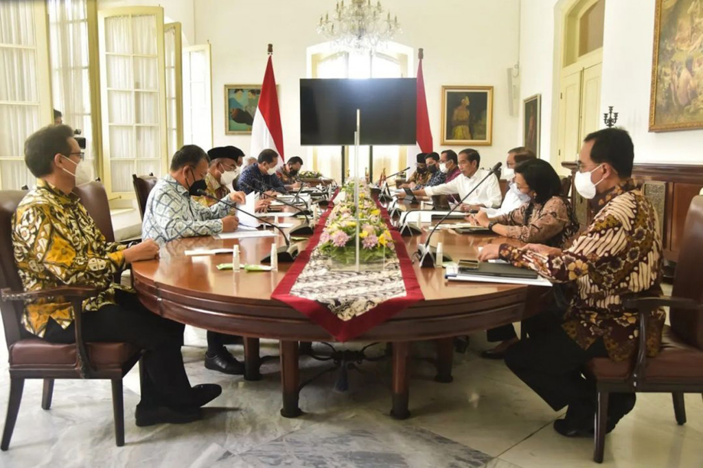 Pada ratas dibahas beberapa hal yang berkaitan dengan persiapan mudik tahun 2022, yaitu tentang persiapan mudik lebaran, persiapan penyaluran bansos (bantuan sosial), dan peningkatan cakupan vaksinasi dan kebutuhan vaksin di wilayah asal mudik maupun tujuan mudik. Dan juga dibahas tentang kesiapan berkaitan dengan logistik dan juga transportasi.