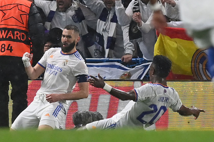 Tiga menit kemudian Benzema mencetak brace lagi-lagi lewat sundulan setelah menyambut umpan silang Luka Modric dari kanan lapangan.