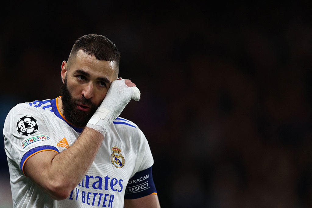 Dua menit kemudian, Benzema hampir menciptakan hattrick. Sayang tendangannya melenceng dari gawang.