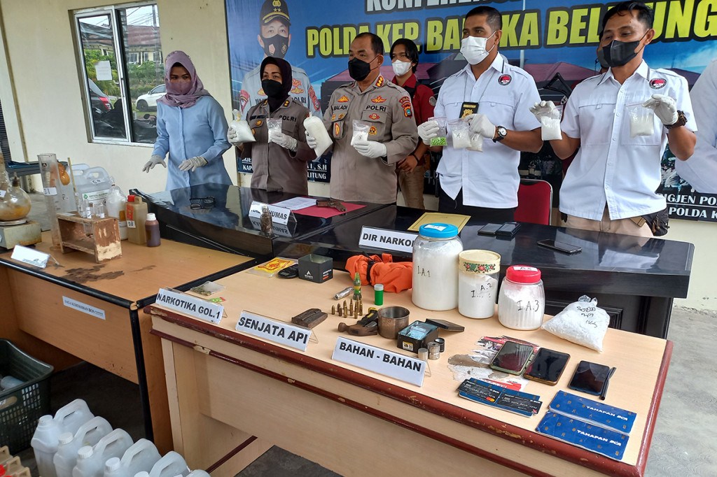 Direktorat reserse narkoba (Ditresnarkoba) Polda kepulauan Bangka Belitung (Babel) berhasil membongkar pabrik pembuatan narkotika jenis sabu dan ektasi rumahan di Bangka Tengah.