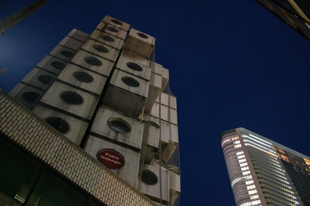 Salah satu karya arsitektur kontemporer paling khas Jepang, Menara Kapsul Nakagin di Tokyo, akan dihancurkan bulan ini, menurut pemilik baru bangunan tersebut.