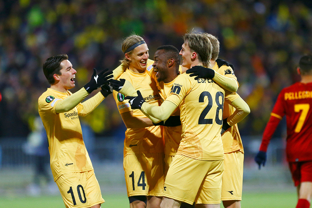 Kembali dari kamar ganti, Bodo/Glimt mencoba meningkatkan intensitas serangan. Hasilnya, tuan rumah sukses menyamakan skor lewat gol Ulrik Saltnes pada menit ke-56.