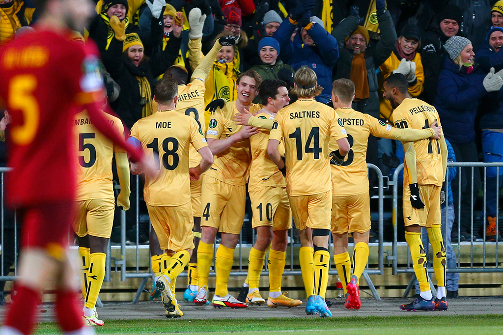 Pada menit ke-89, petaka datang kepada Roma. Hugo Vegard Vetlesen sukses mencetak gol untuk membawa Bodo/Glimt berbalik unggul.