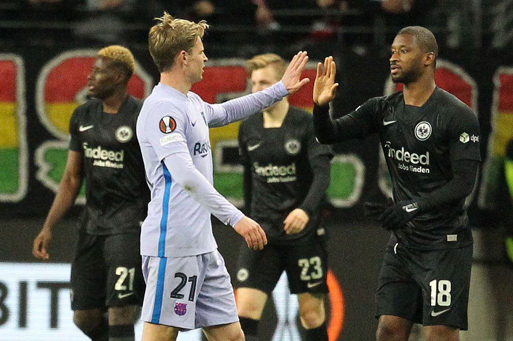 Frankfurt dan Barcelona sama-sama masih berpeluang lolos ke semifinal. Barcelona akan menjadi tuan rumah di leg kedua yang akan dilangsungkan di Camp Nou, sepekan lagi.