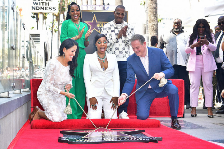 Kawan dan kolaborator lamanya Ja Rule dan aktris Tichina Arnold bergabung dengan Ashanti pada upacara tersebut. Selain kedua orang tersebut, Ashanti juga dikelilingi oleh orang tuanya, Tina dan Ken-Kaide Thomas Douglas, saudari Kenashia Douglas, Lupita Cornejo, Simone Smith, timnya, banyak orang terkasih dan penggemar.