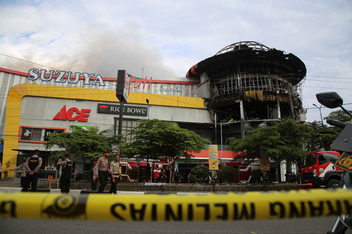 Sebelumnya, kebakaran hebat terjadi di lantai tiga pusat perbelanjaan yang terletak di jalan Teuku Umar, Kota Banda Aceh. Kebakaran pertama terjadi sekitar pukul 11.30 WIB, Senin, 4 April 2022.