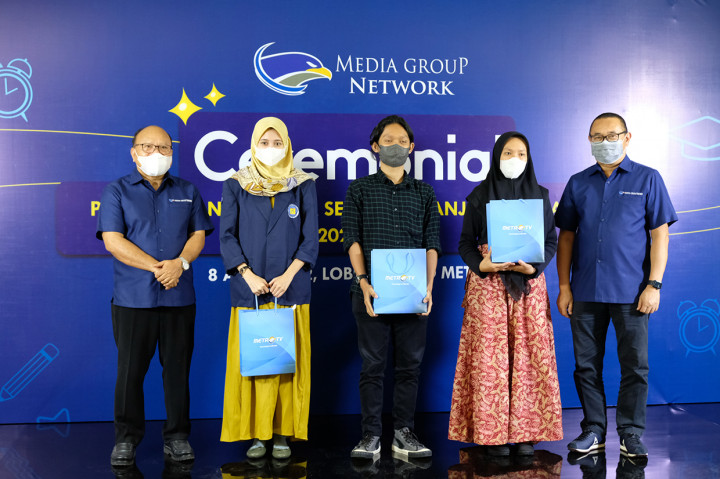 Media Group Network memberikan 64 beasiswa untuk anak karyawan yang berprestasi. 