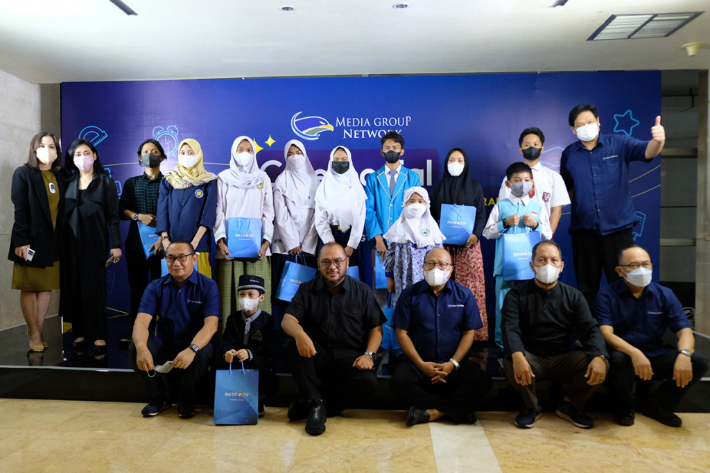Beasiswa diberikan langsung oleh President Director Metro TV Don Bosco Selamun, Presiden Director Media Indonesia Firdaus Dayat, CEO Medcom.id Kania Sutisnawinata dan jajaran pimpinan Media Group Network lainnya. Acara ini juga dihadiri oleh CEO Media Group Network Mohammad Mirdal Akib.