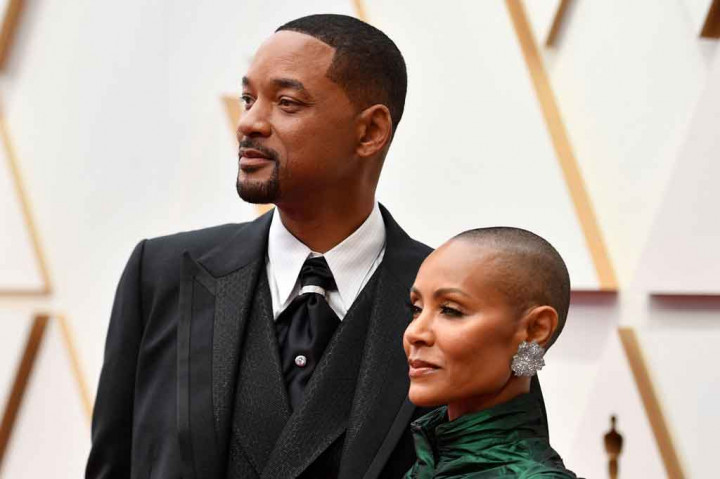Will Smith dilarang menghadiri Oscar selama 10 tahun ke depan, dua minggu setelah aktor itu mengejutkan dunia dengan menyerbu panggung di tengah upacara untuk menampar komedian Chris Rock. Smith juga tidak diizinkan untuk menghadiri acara lain yang diadakan oleh Academy of Motion Picture Arts and Sciences selama dekade berikutnya.