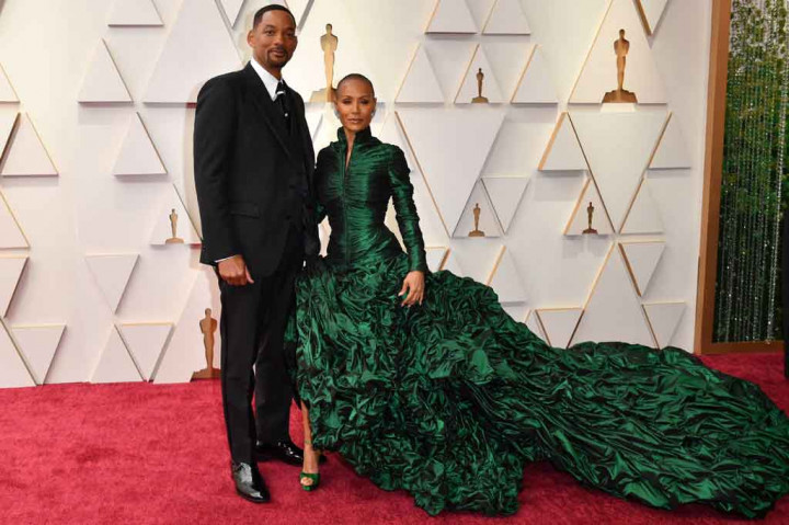 Dalam sebuah pernyataan singkat kepada publikasi Hollywood, Smith mengatakan: 