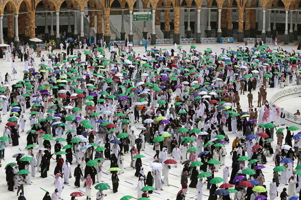 Mereka yang datang dari luar Arab Saudi akan diminta untuk menyerahkan hasil PCR negatif Covid-19 dari tes yang diambil dalam waktu 72 jam perjalanan.