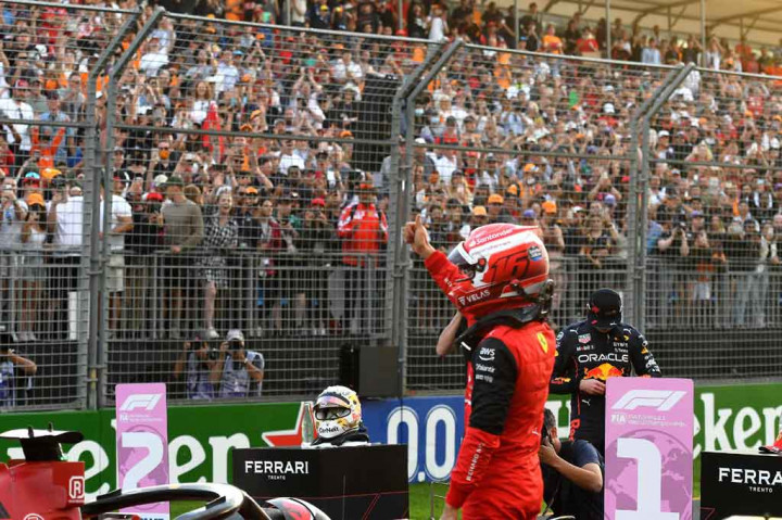 Leclerc mengalahkan catatan waktu Max Verstappen, sekaligus mematahkan dominasi Lewis Hamilton pada babak kualifikasi di Sirkuit Albert Park, Melbourne.