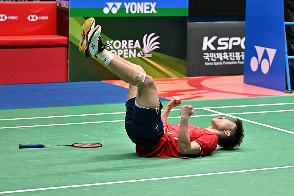 Jojo dikalahkan wakil Tiongkok Weng Hong Yang, melalui pertandingan ketat tiga game dengan skor 21-19, 19-21, 15-21 dalam durasi 1 jam 16 menit. 