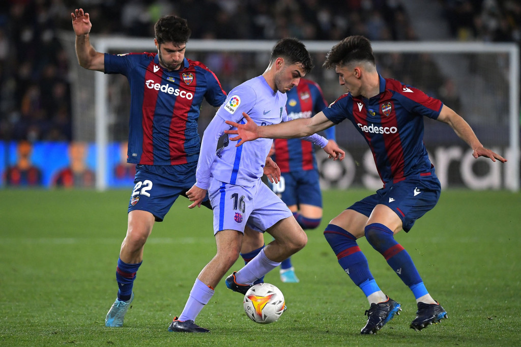 Tapi penalti ketiga Levante yang dieksekusi Gonzalo Melero berhasil mengembalikan skor menjadi sama kuat.