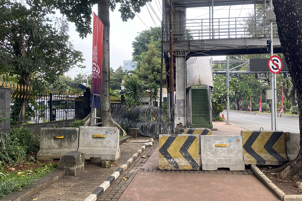 Pantauan Medcom.id, ratusan personel kepolisian disiagakan di sekitar Monas per pukul 08.35 WIB. Meski begitu, belum ada penutupan jalan.