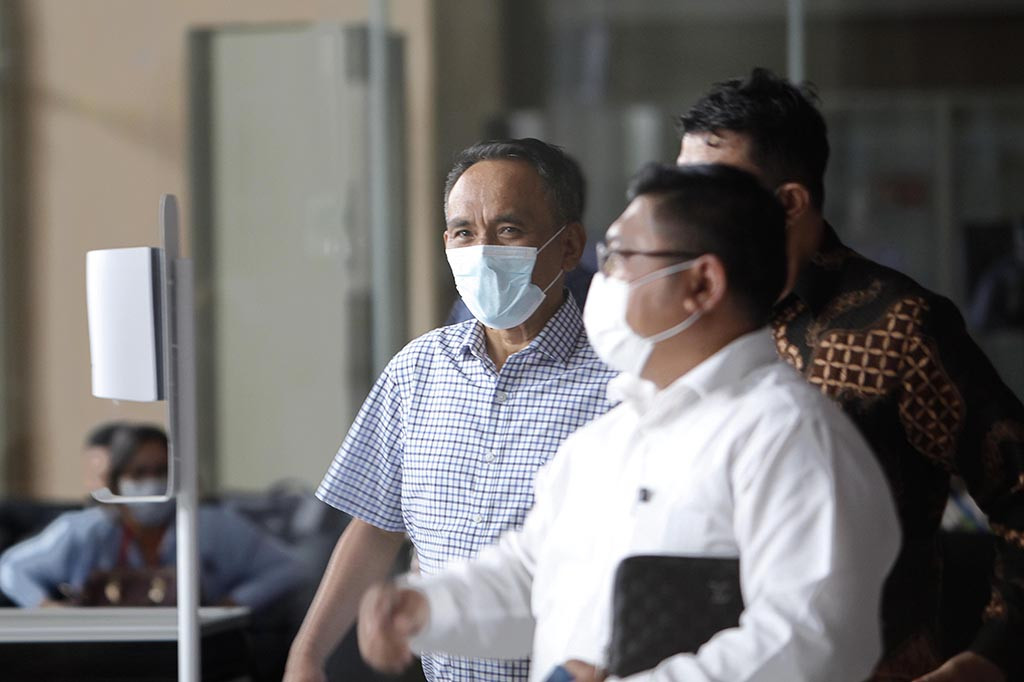 Jakarta: Komisi Pemberantasan Korupsi (KPK) memeriksa politisi Partai Demokrat Andi Arief terkait kasus dugaan suap pengadaan barang dan jasa serta perizinan di Kabupaten PPU, Kalimantan Timur, tahun 2021-2022. 

Andi diperiksa sebagai saksi untuk Bupati nonaktif PPU Abdul Gafur Mas’ud yang sudah berstatus tersangka.

Usai diperiksa KPK, Kepala Badan Pemenangan Pemilu (Bappilu) Partai Demokrat itu mengaku didalami soal mekanisme Musyawarah Daerah (Musda) Partai Demokrat di Kalimantan Timur.

