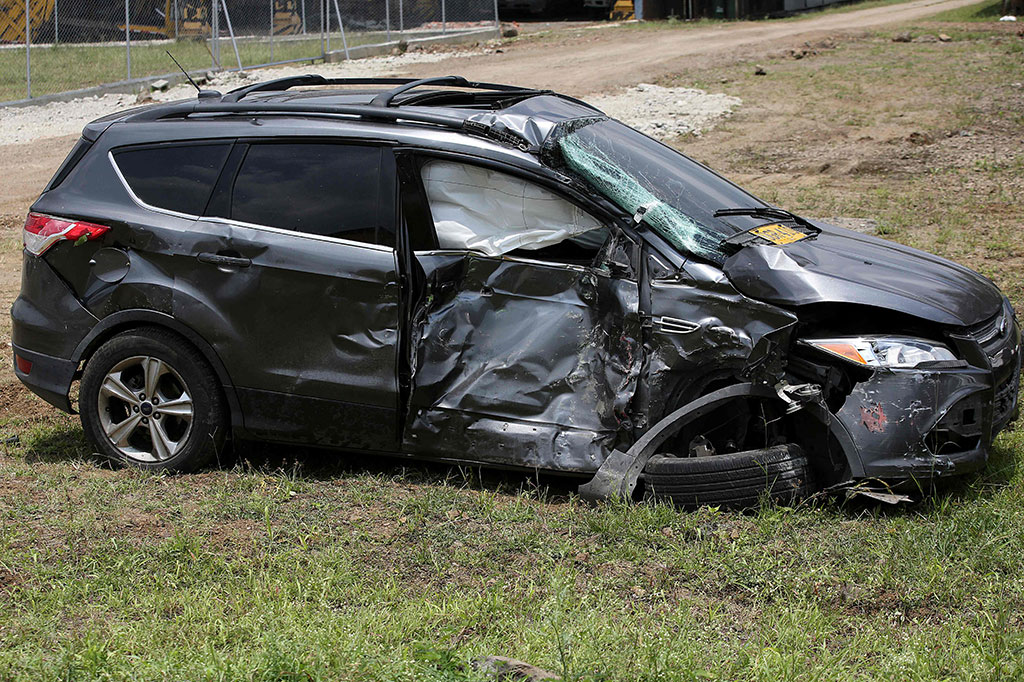 Gambar mobil di mana mantan pesepakbola Kolombia Freddy Rincon mengalami kecelakaan sebelumnya pada Senin, 11 April 2022, di Cali, Kolombia.