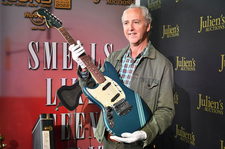 Gitar yang akan dilelang itu masih dilengkapi dengan kotak pembungkus asli dan tali gitar. Kondisi gitar ini, kata Nolan, sangat penting bagi kolektor ketika mereka datang ke acara lelang untuk mengetahui keasliannya.