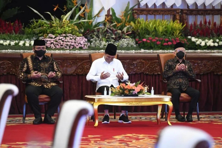 Jokowi juga mengimbau seluruh pejabat negara, Badan Usaha Milik Negara (BUMN), perusahaan swasta, hingga kepala daerah dan jajarannya di seluruh Tanah Air, untuk turut menunaikan zakat melalui Baznas agar dana zakat dikelola secara profesional dan teratur, serta meningkatkan kesejahteraan masyarakat.