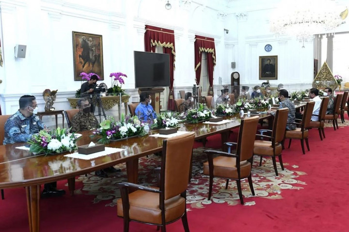 Ketua Ombudsman RI Mokhammad Najih menjabarkan laporan kinerja Ombudsman 2021 terfokus dalam beberapa isu antara lain penyelesaian laporan masyarakat serta pencegahan malaadministrasi lewat survei kepatuhan pelayanan publik di tingkat daerah maupun kementerian dan lembaga. Selain itu Ombudsman RI juga menyampaikan usulan pengembangan dan penguatan kelembagaan mereka.