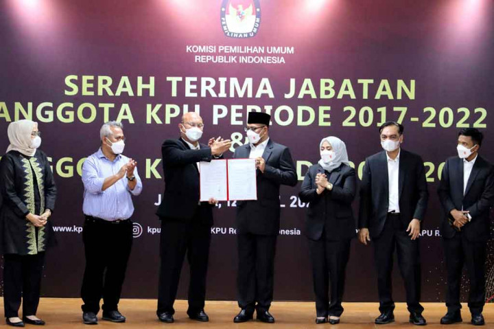 Hasyim Asy'ari terpilih menjadi Ketua Komisi Pemilihan Umum (KPU) periode 2022-2027 dalam Rapat Pleno KPU hari ini, setelah pelantikan komisioner KPU periode 2022-2027. KPU akan memulai tahapan pemilu pada Juni mendatang.