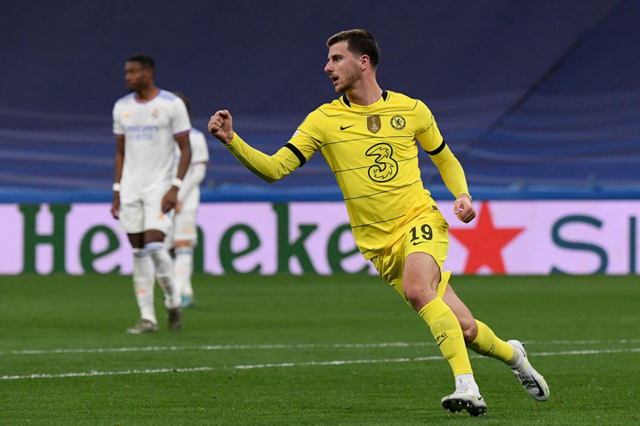 ??????Chelsea bermain menyerang sejak menit awal dan menekan pertahanan Madrid demi mengejar ketertinggalan 1-3 di leg pertama. The Blues kemudian membuka keunggulan pada menit ke-15 lewat Mason Mount menyelesaikan umpan terobosan Timo Werner.