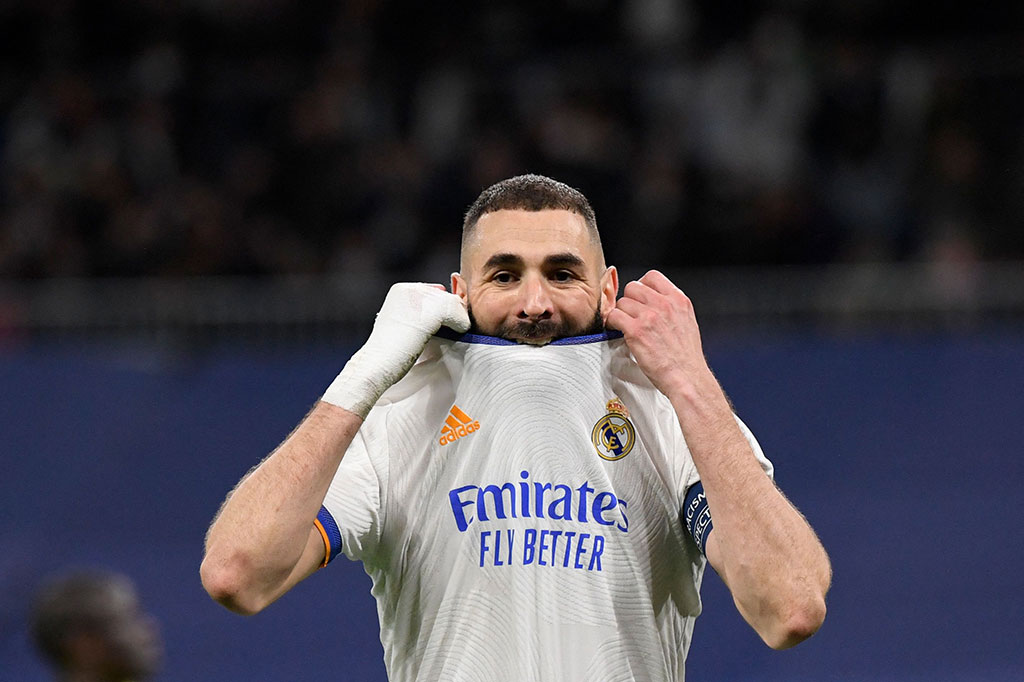 Tiga menit berselang, Karim Benzema berpeluang memperkecil ketertinggalan lewat tandukan meneruskan umpan Mendy. Sayang bola mengenai mistar gawang.