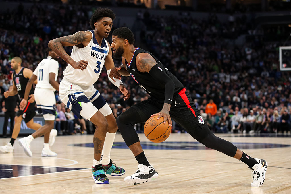 Paul George melesakkan enam lemparan tiga angka dan total memasukkan 34 poin untuk Clippers yang masih berkesempatan lolos ke playoff jika menang saat menjamu New Orleans Pelicans atau San Antonio Spurs pada Jumat, 15 April.