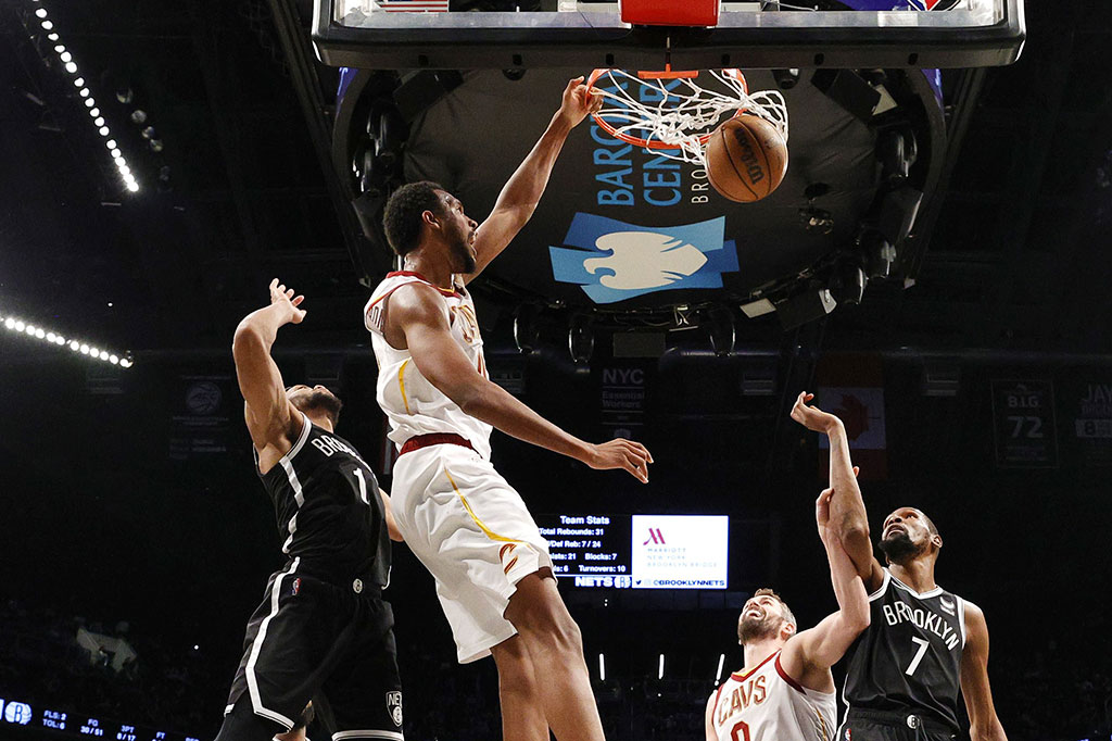 Evan Mobley menyumbangkan 19 poin dan tujuh rebound untuk Cavaliers, sementara Kevin Love mempersembahkan 14 poin dan 13 rebound yang merupakan terbanyak dalam laga ini.