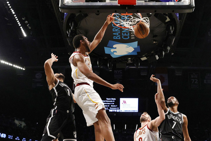 Evan Mobley menyumbangkan 19 poin dan tujuh rebound untuk Cavaliers, sementara Kevin Love mempersembahkan 14 poin dan 13 rebound yang merupakan terbanyak dalam laga ini.