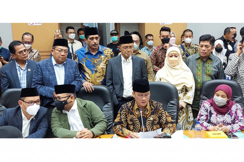 Kesepakatan itu diambil dalam Rapat Kerja antara Menteri Agama Yaqut Cholil Qoumas dan Komisi VIII DPR di Kompleks MPR/DPR, Senayan Jakarta, Rabu, 13 April 2022.